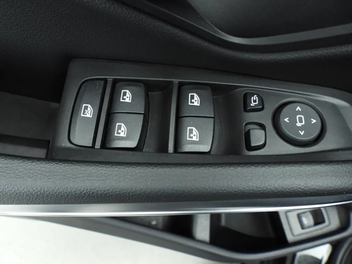 318i | M-Sportpakket | LED | Navigatie | Schuifdak | Trekhaak | Stoelverwarming | DAB | Alu 18 inch