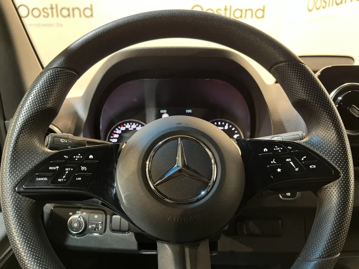 317 CDI L2 RWD DC 7 PERS. Automaat Open Laadbak / Euro 6 / Airco / Cruise Control / Trekhaak / Camera / 16.200 KM !!