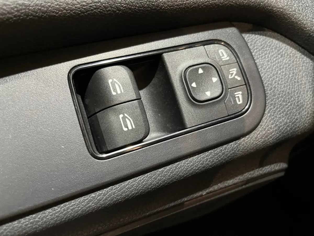 317 CDI L2 RWD DC 7 PERS. Automaat Open Laadbak / Euro 6 / Airco / Cruise Control / Trekhaak / Camera / 16.200 KM !!