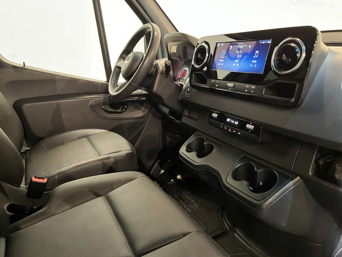317 CDI L2 RWD DC 7 PERS. Automaat Open Laadbak / Euro 6 / Airco / Cruise Control / Trekhaak / Camera / 16.200 KM !!