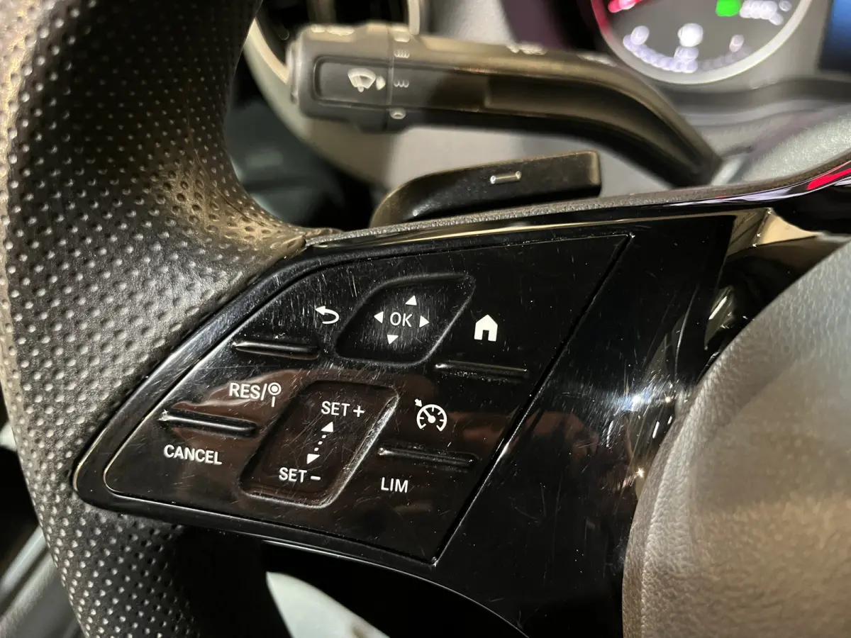 317 CDI L2 RWD DC 7 PERS. Automaat Open Laadbak / Euro 6 / Airco / Cruise Control / Trekhaak / Camera / 16.200 KM !!