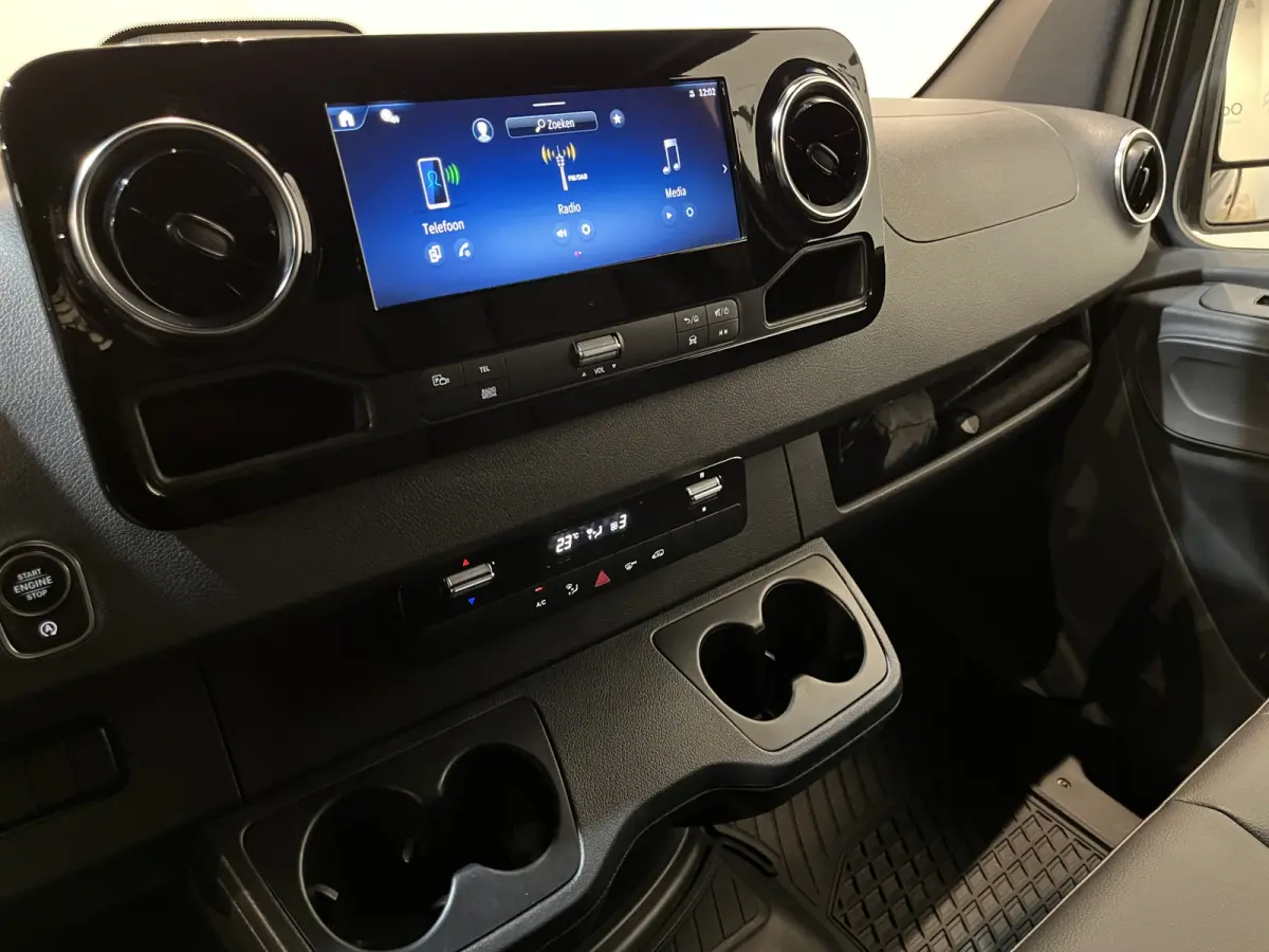 317 CDI L2 RWD DC 7 PERS. Automaat Open Laadbak / Euro 6 / Airco / Cruise Control / Trekhaak / Camera / 16.200 KM !!