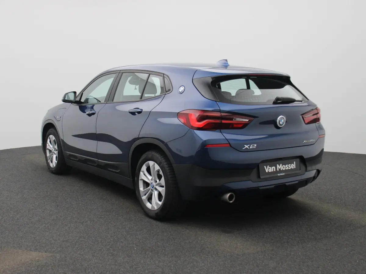 xDrive25e Aut. | Head up Display | Navigatie | Camera | Climate Control | Led Verlichting |