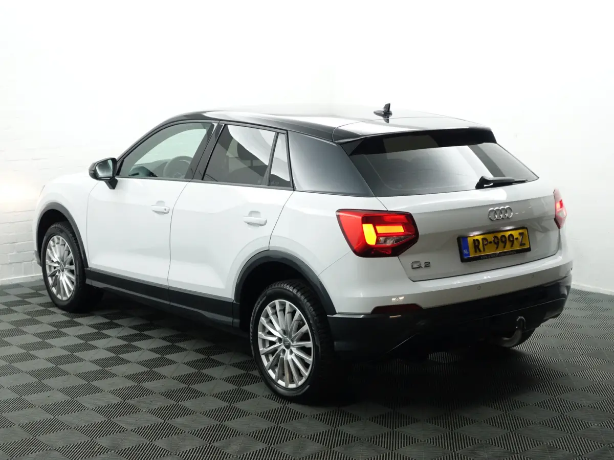 1.0 TFSI S-line Aut- Two Tone, Navigatie, Park Assist, Led, Cruise, Trekhaak