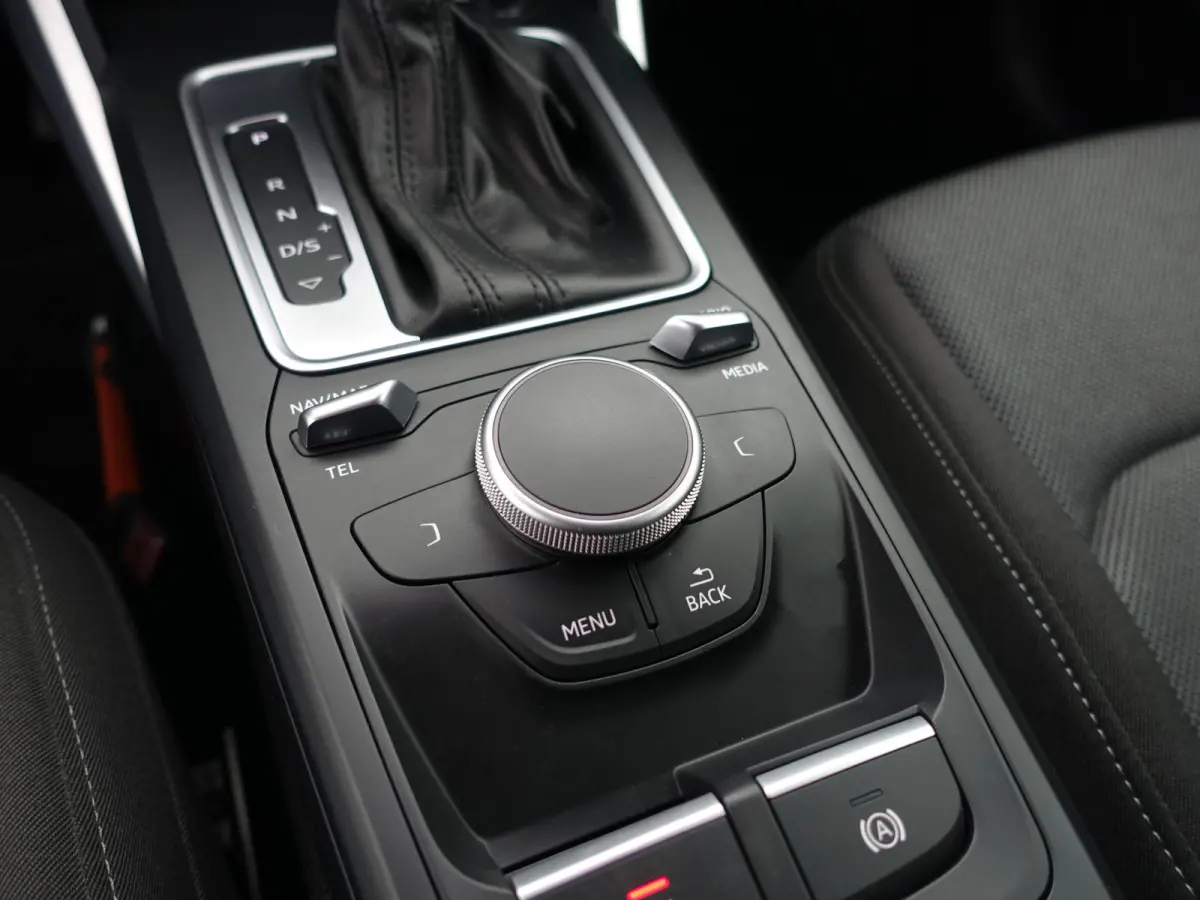1.4 TFSI 150pk S Line Black Optic Aut- Sport Interieur, Navigatie, Park Assist, Cruise, Trekhaak