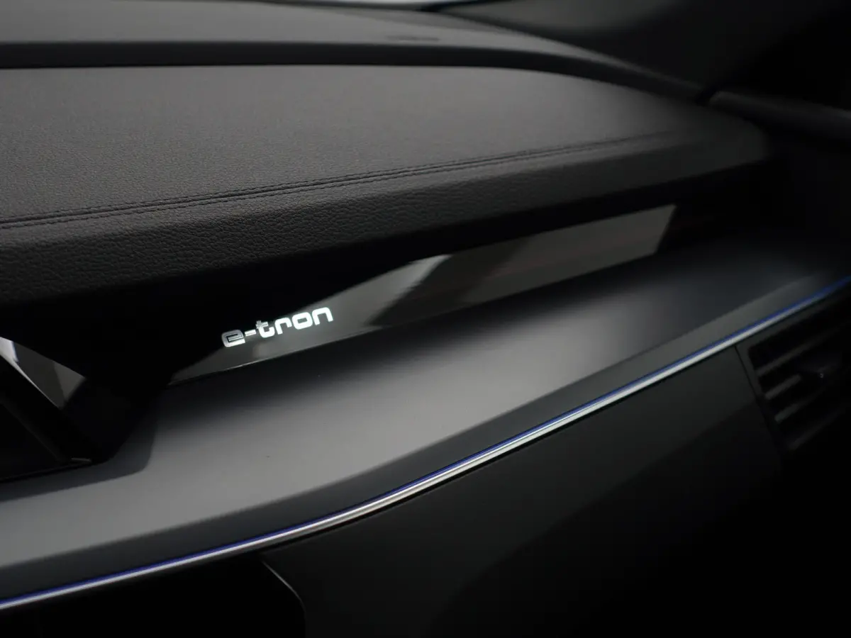 e-tron 55 Quattro Advanced Pro Line Plus 95 kWh- Bang Olufsen, Head Up, 360 Camera, Sfeerverlichting, Memory