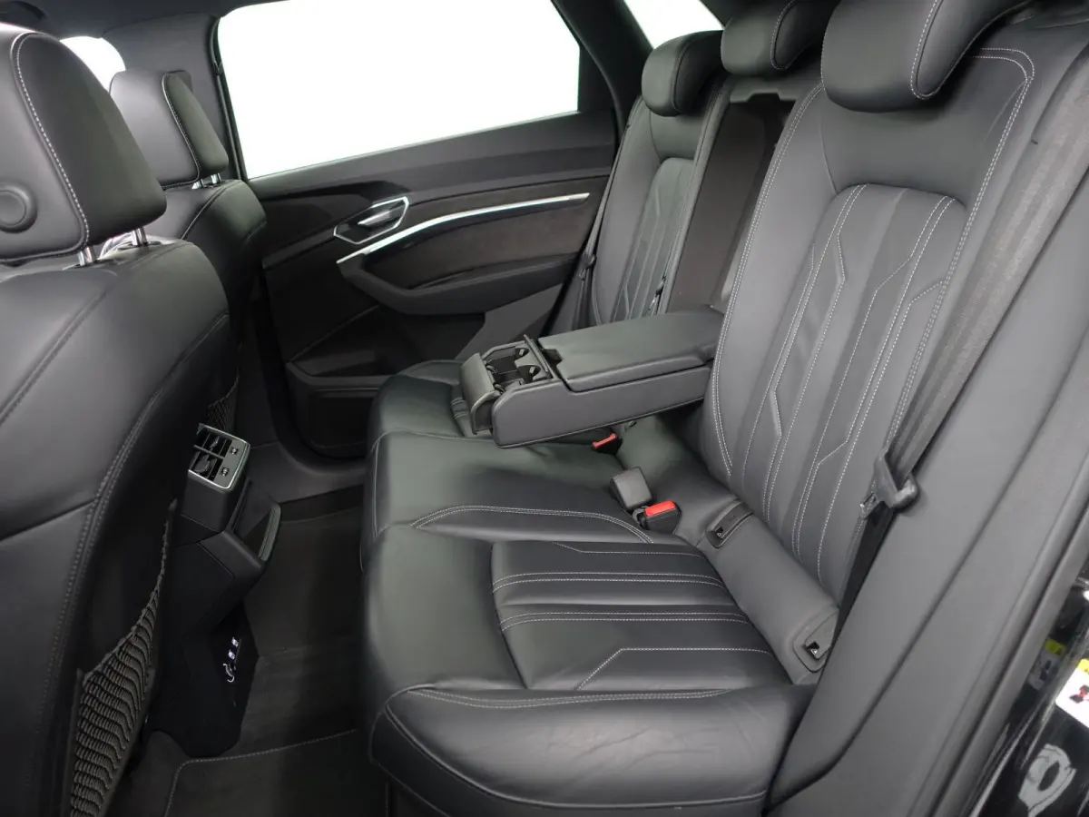 e-tron 55 quattro advanced 95 kWh- Panoramadak, CarPlay, Ada Cruise, Sfeerverlichting, Camera, Memory, Design Leder Interieur