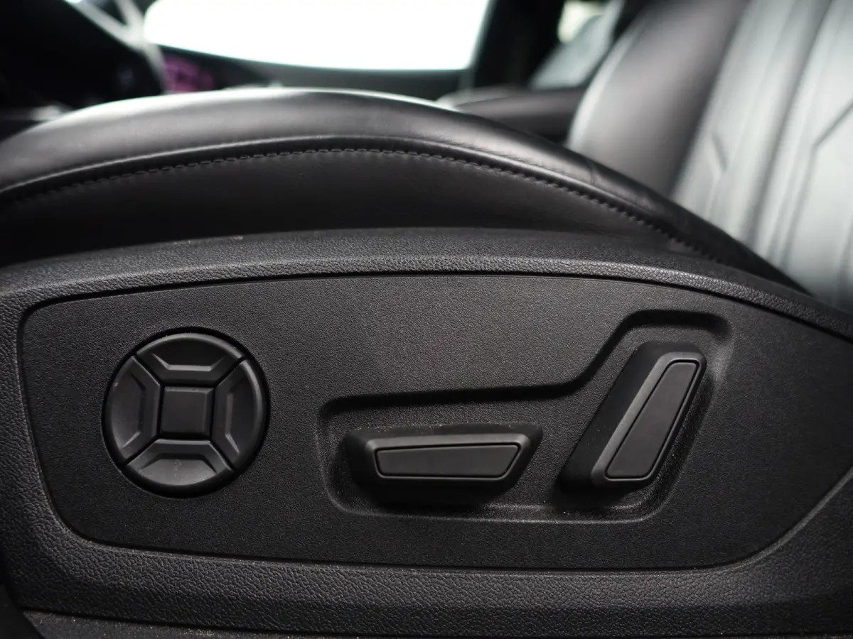 e-tron 55 quattro advanced 95 kWh- SOH 91%, Bang Olufsen, 2x Laadpoort, Camera Spiegels, 360 Camera, Panoramadak