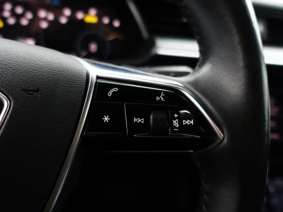 e-tron 55 Quattro advanced Pro Line Plus 95 kWh- SOH 89%, Night Vision, Bang Olufsen, Camera Spiegels, 360 Camera, Head Up, Memory