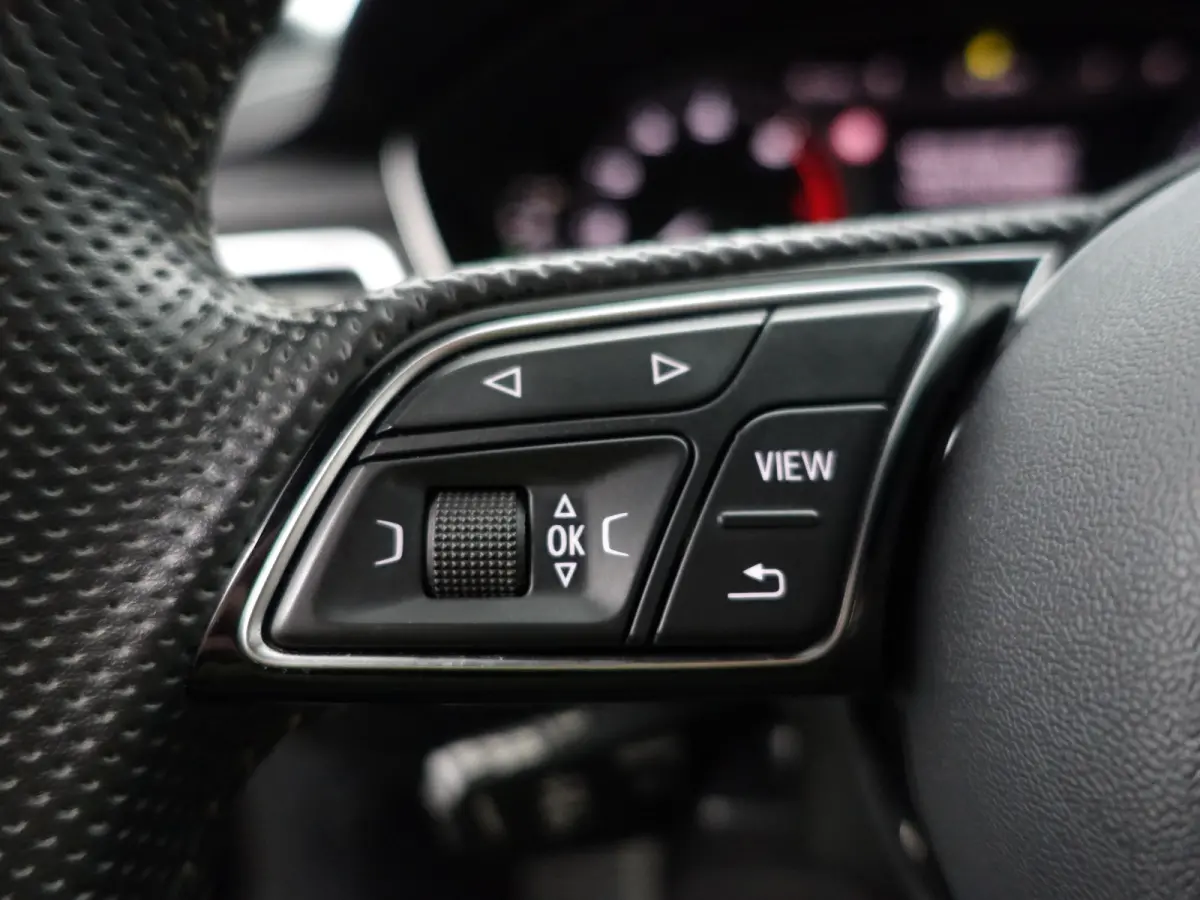 2.0 TFSI S Line Black Optic Aut- Memory Seats, Ada Cruise, Dynamic Select, Keyless, Camera, Sport Interieur