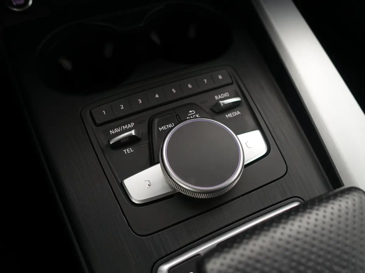 2.0 TFSI S Line Black Optic Aut- Memory Seats, Ada Cruise, Dynamic Select, Keyless, Camera, Sport Interieur