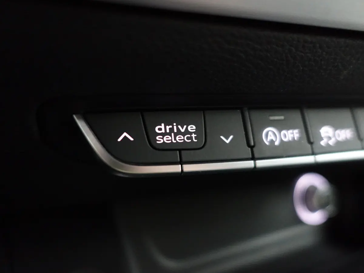 2.0 TFSI S Line Black Optic Aut- Memory Seats, Ada Cruise, Dynamic Select, Keyless, Camera, Sport Interieur