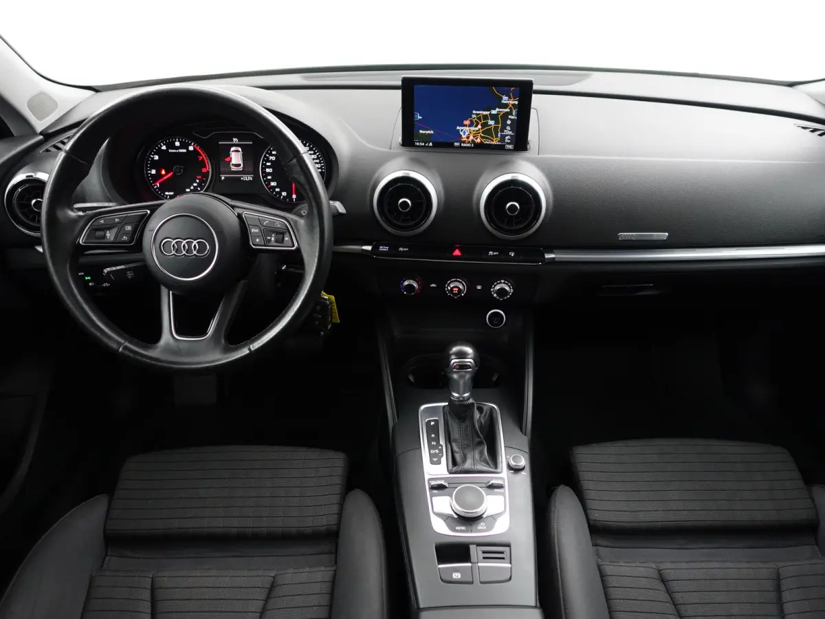 1.0 TFSI S Line Aut- Panoramadak, Xenon led, Black optic, Dynamic select, Sport Interieur