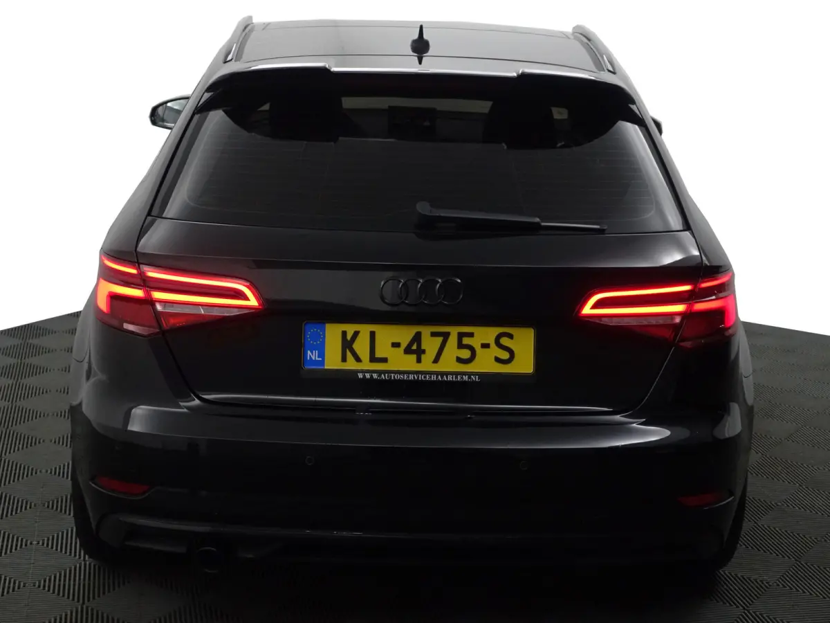 1.0 TFSI S Line Aut- Panoramadak, Xenon led, Black optic, Dynamic select, Sport Interieur
