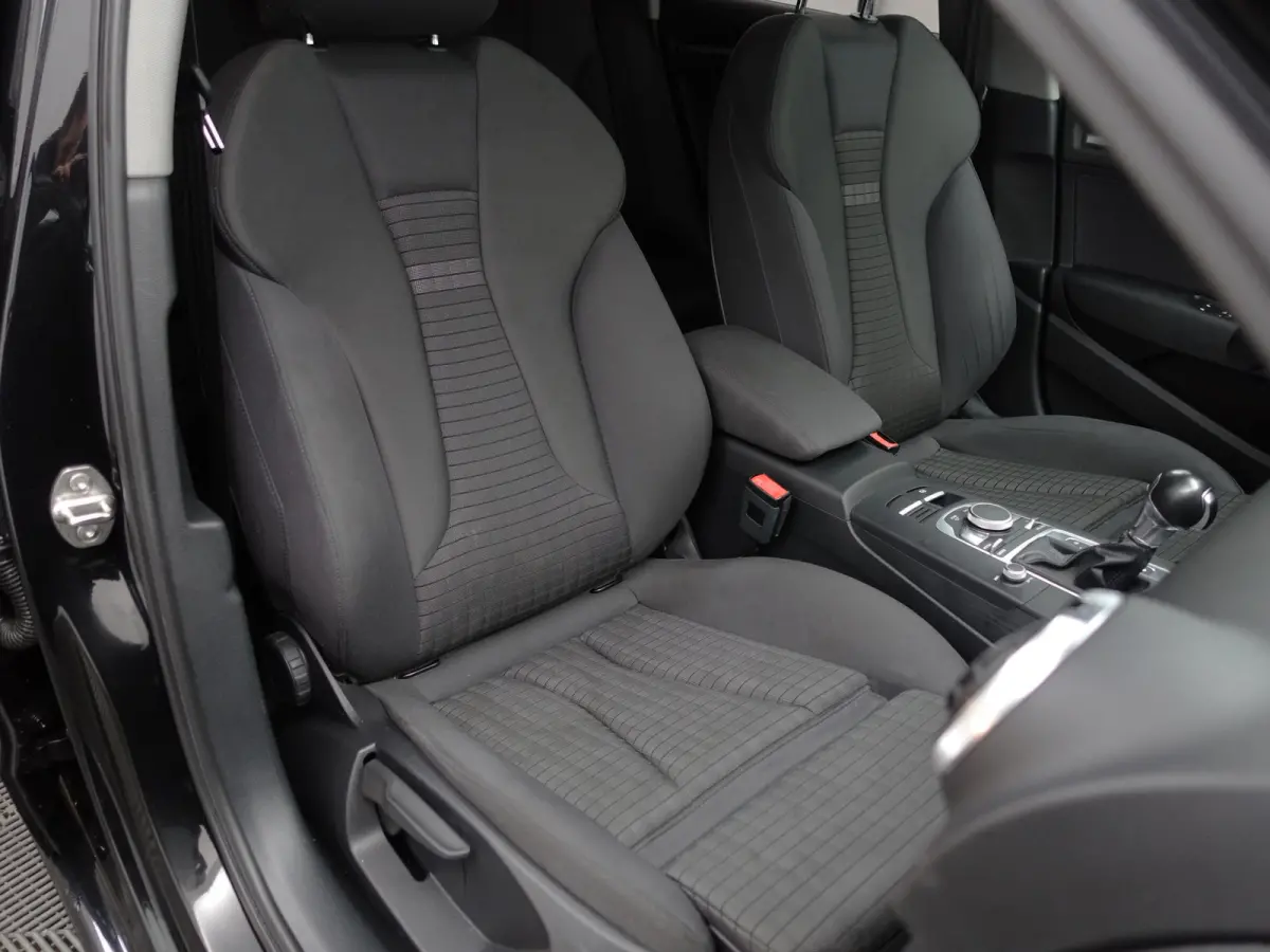 1.0 TFSI S Line Aut- Panoramadak, Xenon led, Black optic, Dynamic select, Sport Interieur