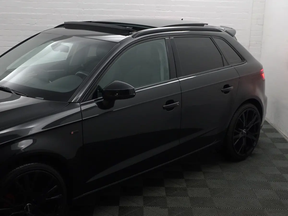 1.0 TFSI S Line Aut- Panoramadak, Xenon led, Black optic, Dynamic select, Sport Interieur