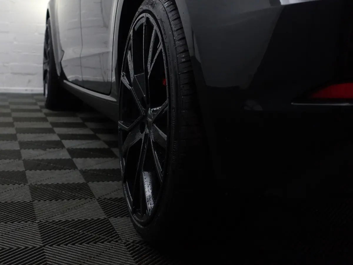 1.0 TFSI S Line Aut- Panoramadak, Xenon led, Black optic, Dynamic select, Sport Interieur