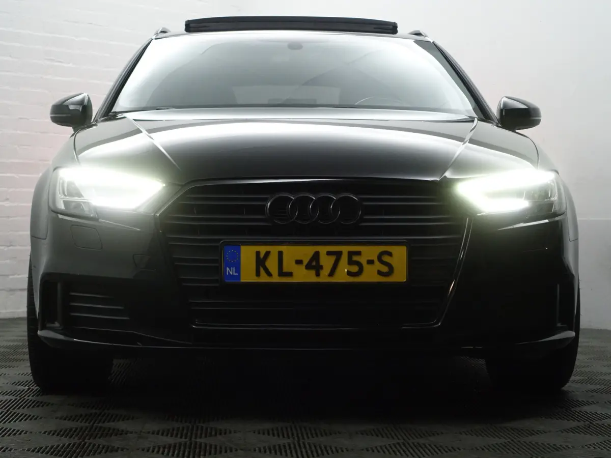 1.0 TFSI S Line Aut- Panoramadak, Xenon led, Black optic, Dynamic select, Sport Interieur