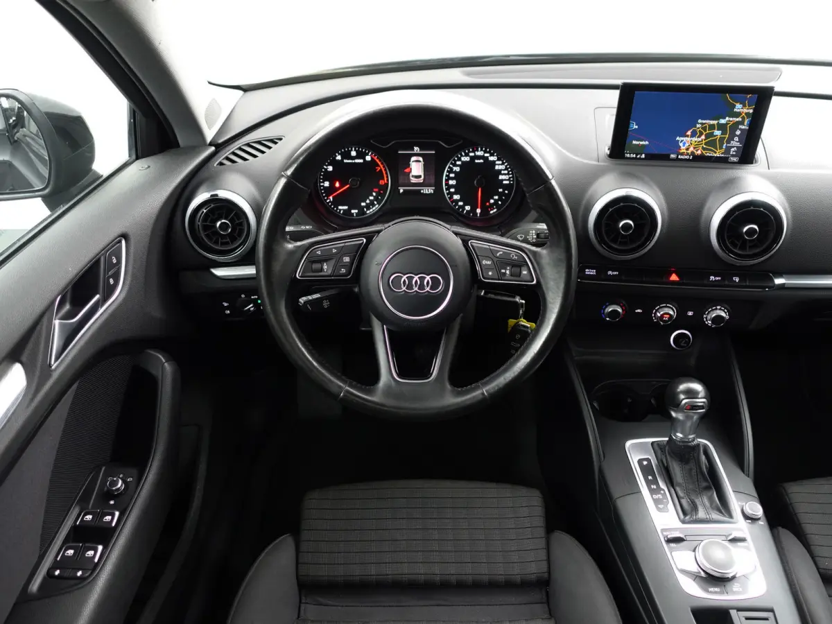 1.0 TFSI S Line Aut- Panoramadak, Xenon led, Black optic, Dynamic select, Sport Interieur