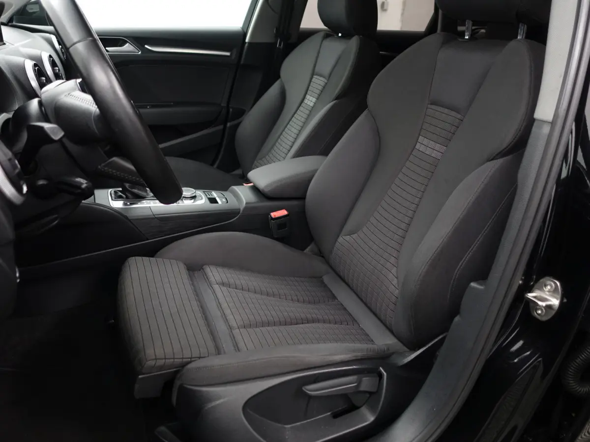 1.0 TFSI S Line Aut- Panoramadak, Xenon led, Black optic, Dynamic select, Sport Interieur
