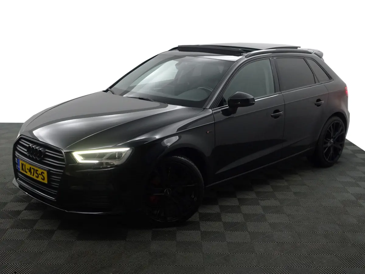 1.0 TFSI S Line Aut- Panoramadak, Xenon led, Black optic, Dynamic select, Sport Interieur