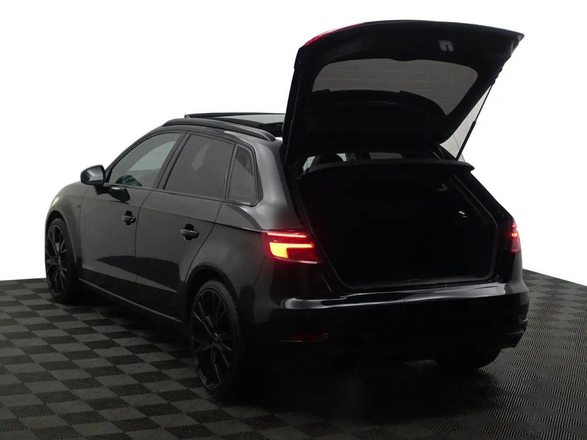 1.0 TFSI S Line Aut- Panoramadak, Xenon led, Black optic, Dynamic select, Sport Interieur