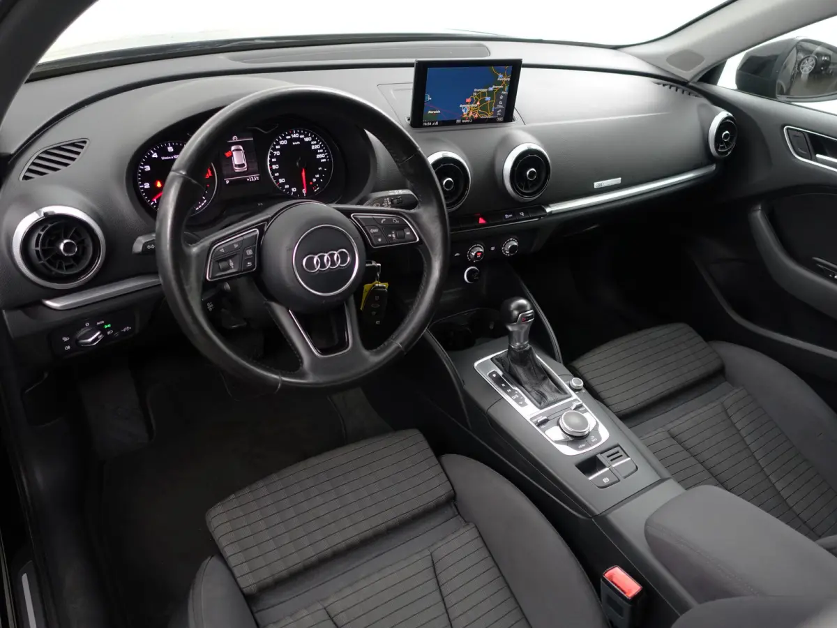1.0 TFSI S Line Aut- Panoramadak, Xenon led, Black optic, Dynamic select, Sport Interieur