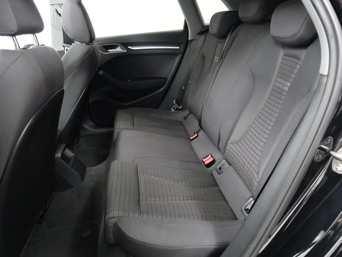 1.0 TFSI S Line Aut- Panoramadak, Xenon led, Black optic, Dynamic select, Sport Interieur