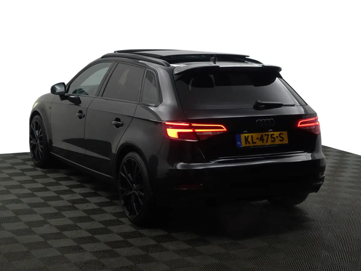 1.0 TFSI S Line Aut- Panoramadak, Xenon led, Black optic, Dynamic select, Sport Interieur