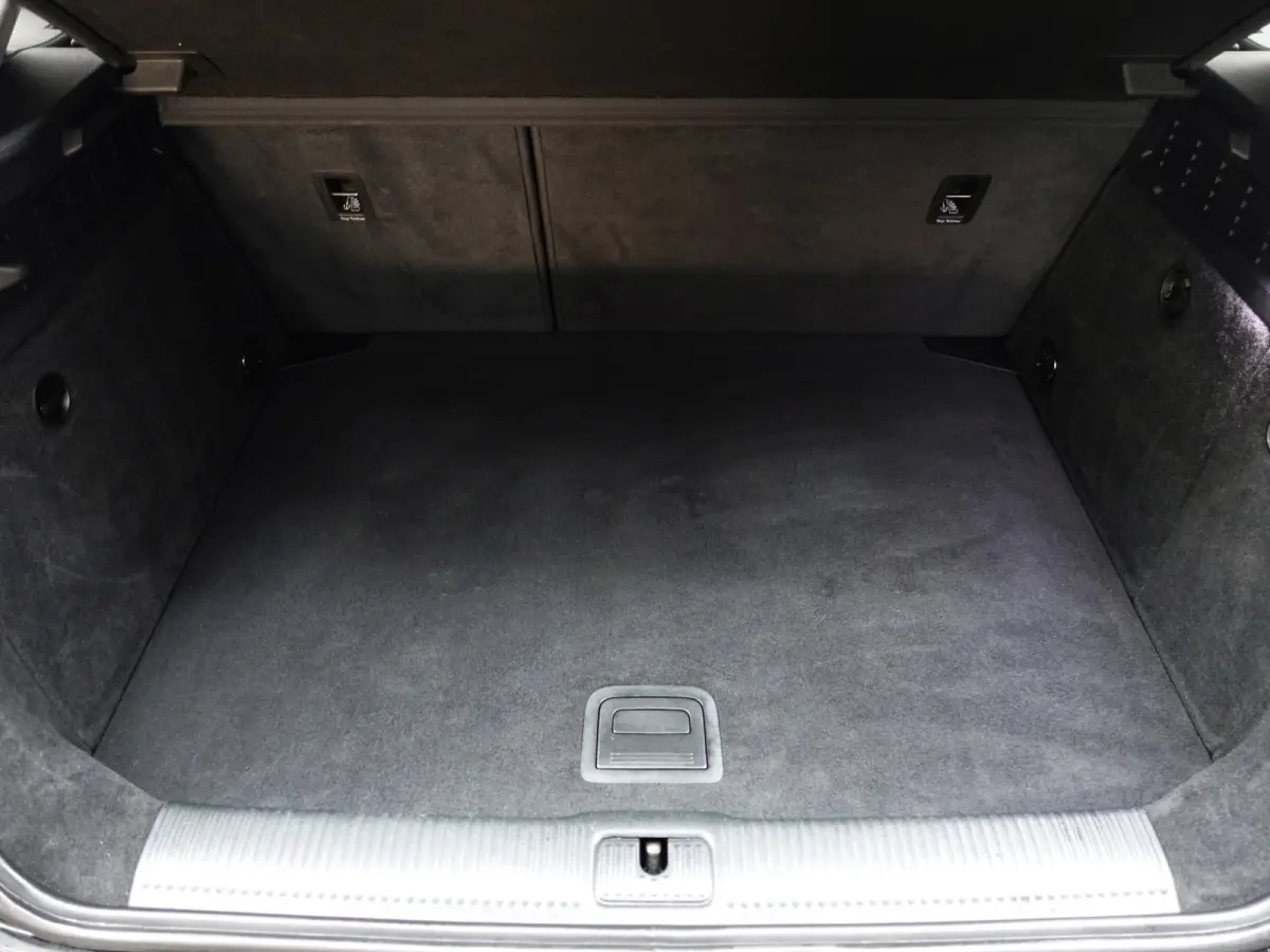 1.0 TFSI S Line Aut- Panoramadak, Xenon led, Black optic, Dynamic select, Sport Interieur