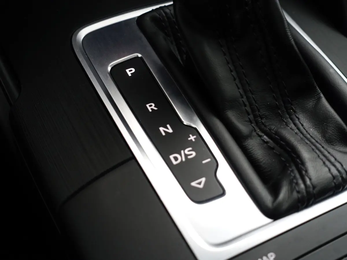 1.0 TFSI S Line Aut- Panoramadak, Xenon led, Black optic, Dynamic select, Sport Interieur