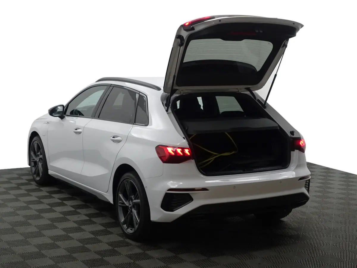 45 TFSI e S edition Competition- Xenon Led, Carplay, Android Auto, Sfeerverlichting, Dynamic Select, Privacy Glass