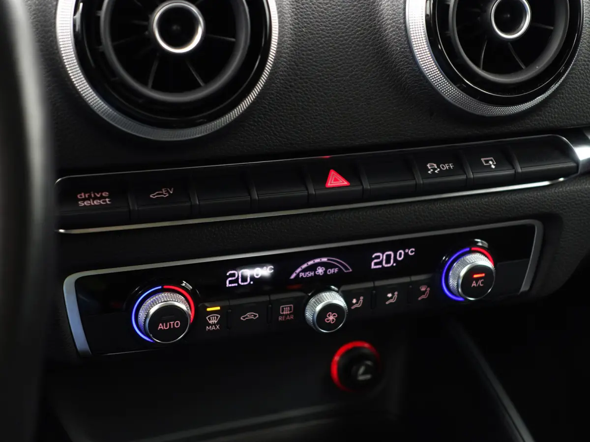 1.4 e-tron PHEV Pro Line plus Aut- Nap 99dkm, Panoramadak, Xenon Led, Keyless, Standkachel, Dynamic Select