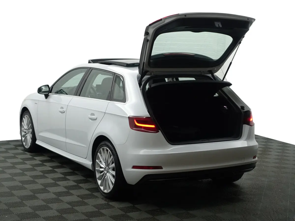 1.4 e-tron PHEV Pro Line plus Aut- Nap 99dkm, Panoramadak, Xenon Led, Keyless, Standkachel, Dynamic Select