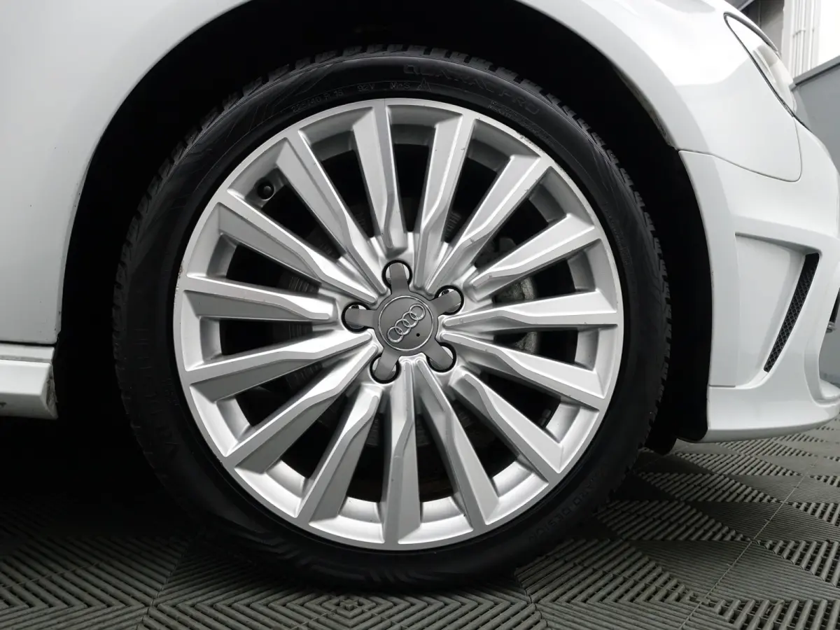 1.4 e-tron PHEV Pro Line plus Aut- Nap 99dkm, Panoramadak, Xenon Led, Keyless, Standkachel, Dynamic Select