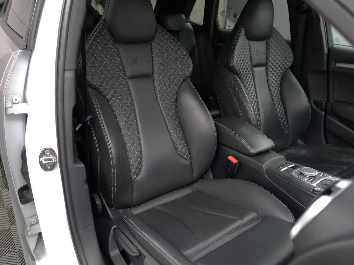 1.4 e-tron S Competition Aut- RS Interieur, Panoramadak, Sfeerverlichting, Xenon Led, Keyless, Standkachel