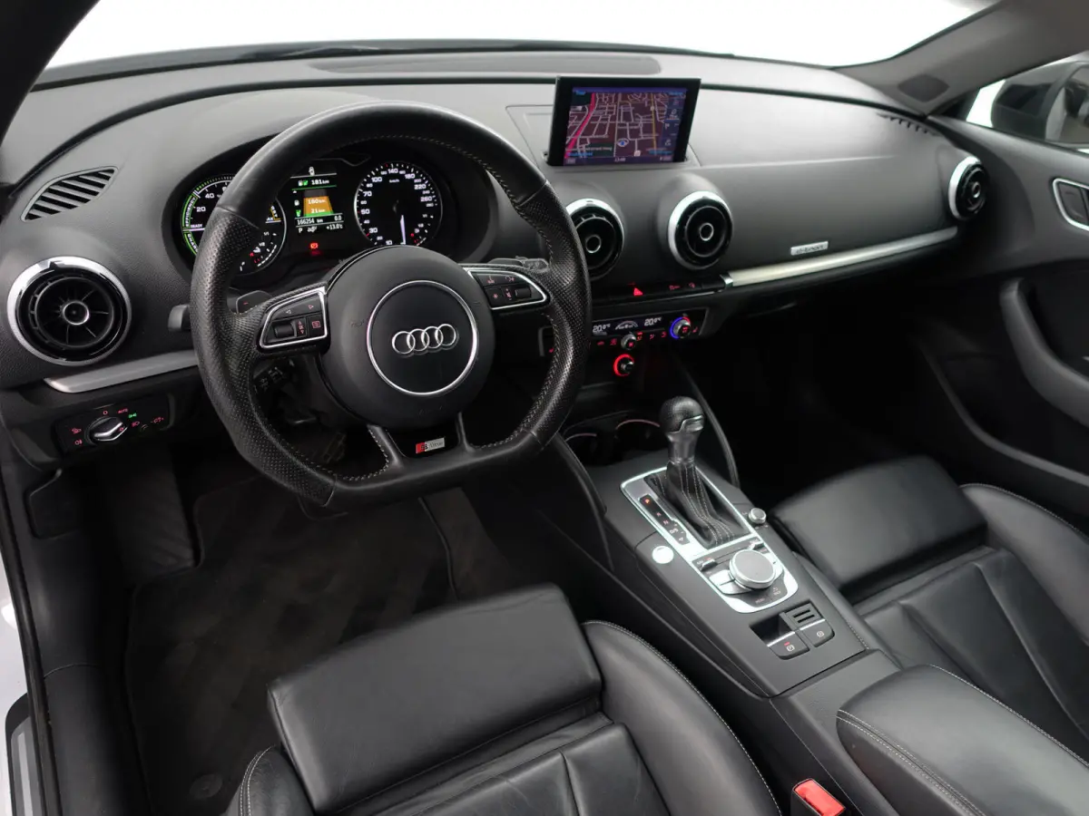 1.4 e-tron S Competition Aut- RS Interieur, Panoramadak, Sfeerverlichting, Xenon Led, Keyless, Standkachel