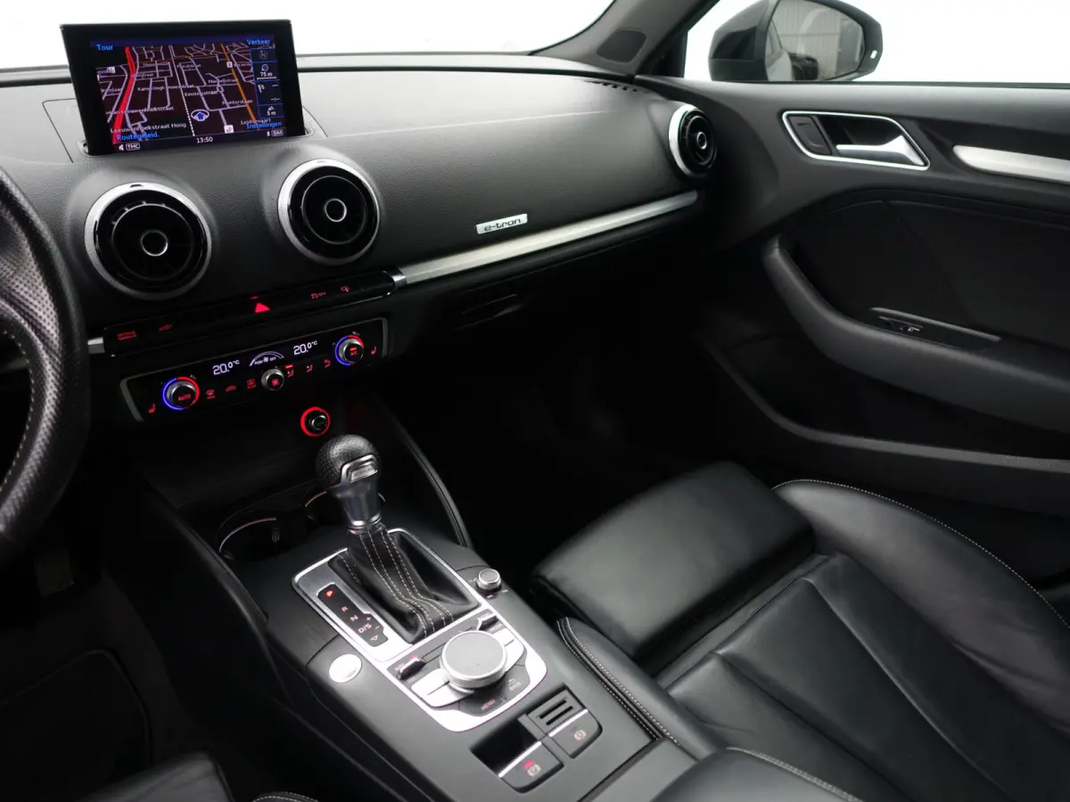 1.4 e-tron S Competition Aut- RS Interieur, Panoramadak, Sfeerverlichting, Xenon Led, Keyless, Standkachel
