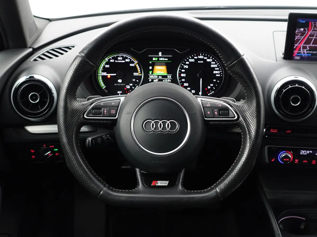 1.4 e-tron S Competition Aut- RS Interieur, Panoramadak, Sfeerverlichting, Xenon Led, Keyless, Standkachel