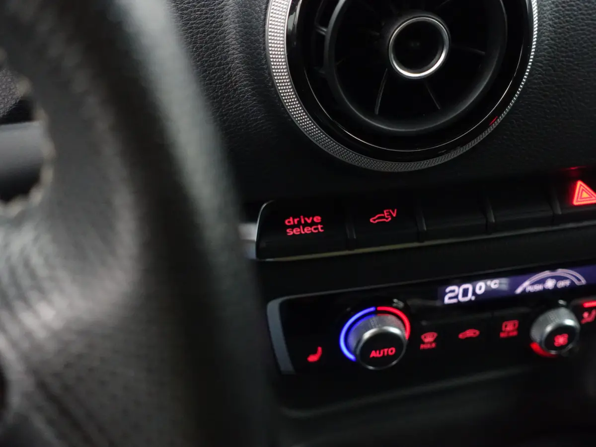 1.4 e-tron S Competition Aut- RS Interieur, Panoramadak, Sfeerverlichting, Xenon Led, Keyless, Standkachel