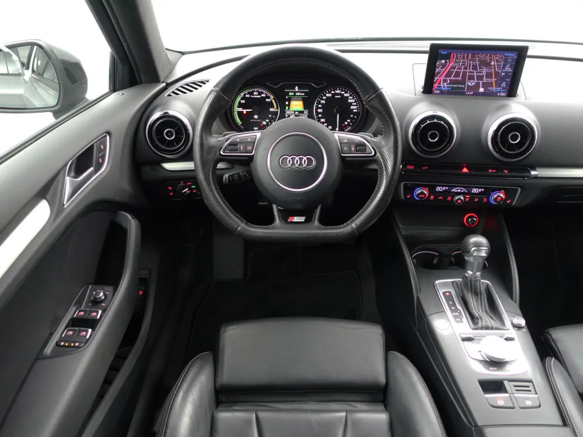 1.4 e-tron S Competition Aut- RS Interieur, Panoramadak, Sfeerverlichting, Xenon Led, Keyless, Standkachel