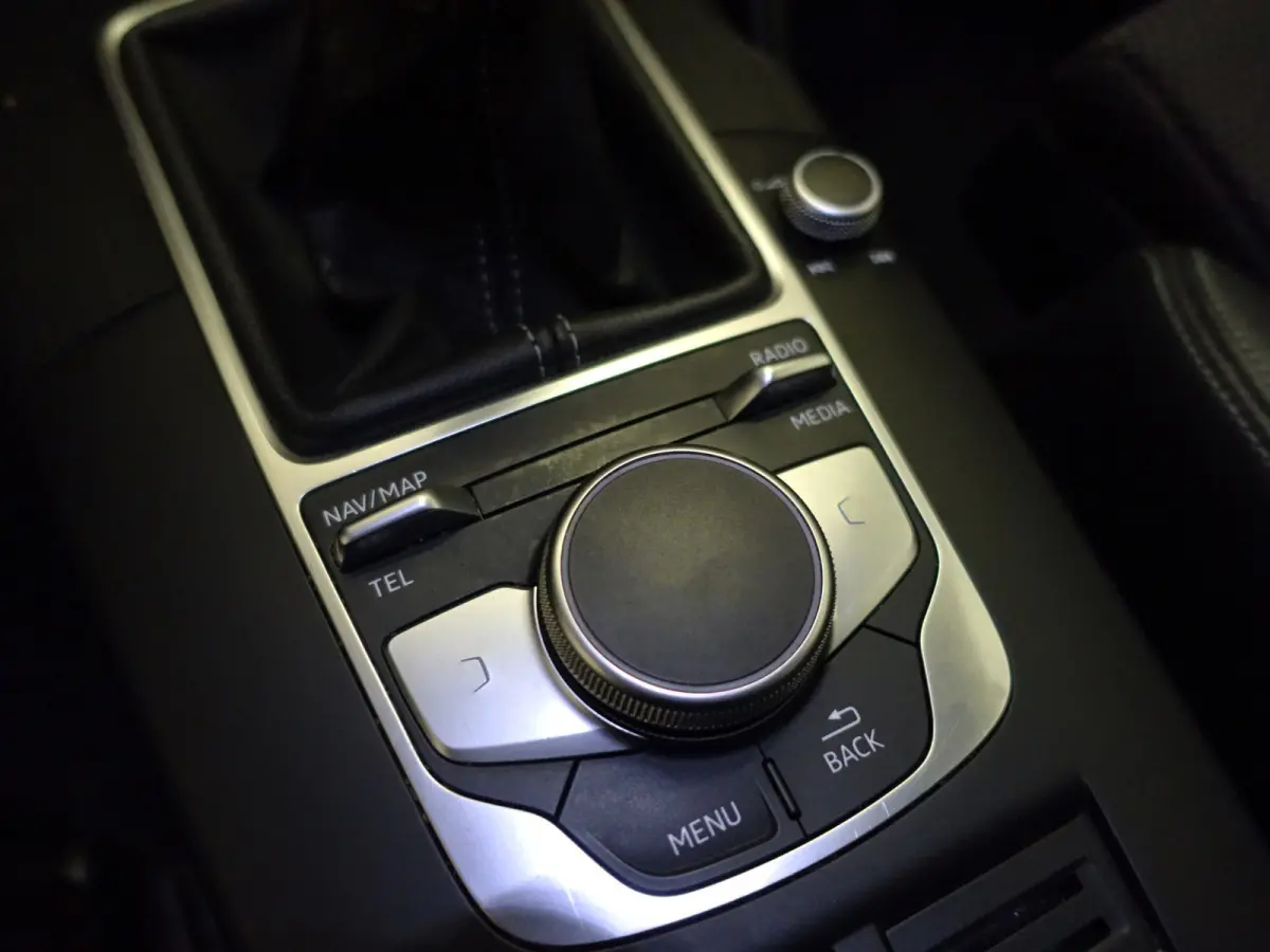1.0 TFSI S line- Sport Leder, Xenon Led, Clima, Navi, Cruise, Dynamic Select