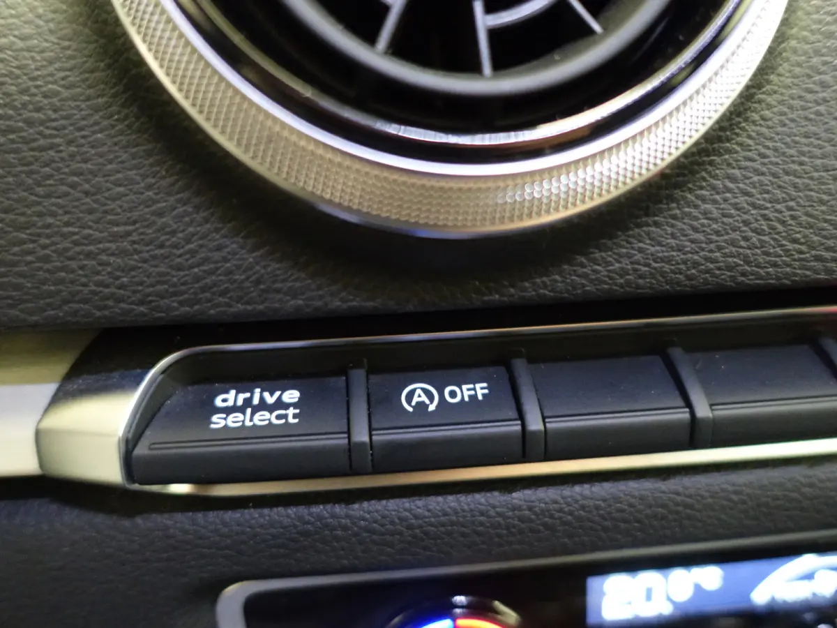 1.0 TFSI S line- Sport Leder, Xenon Led, Clima, Navi, Cruise, Dynamic Select