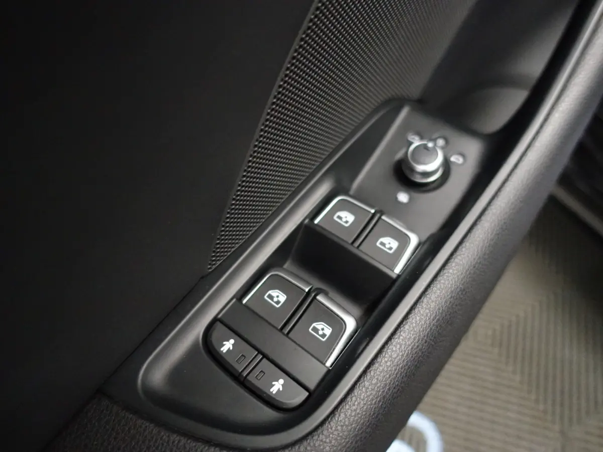 1.0 TFSI S line- Sport Leder, Xenon Led, Clima, Navi, Cruise, Dynamic Select