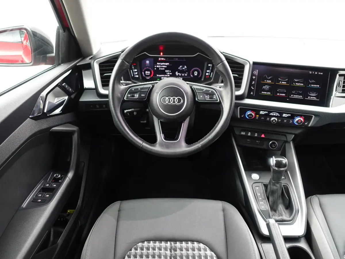 Citycarver 30 TFSI S Line Aut- Two Tone, Xenon Led, CarPlay, Virtual Cockpit, Keyless, Stoelverwarming