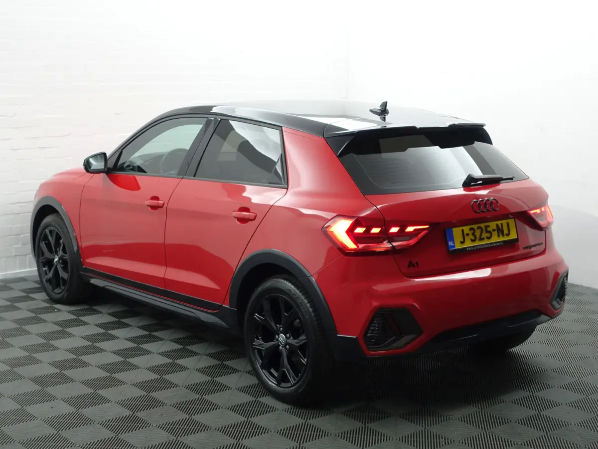 Citycarver 30 TFSI S Line Aut- Two Tone, Xenon Led, CarPlay, Virtual Cockpit, Keyless, Stoelverwarming