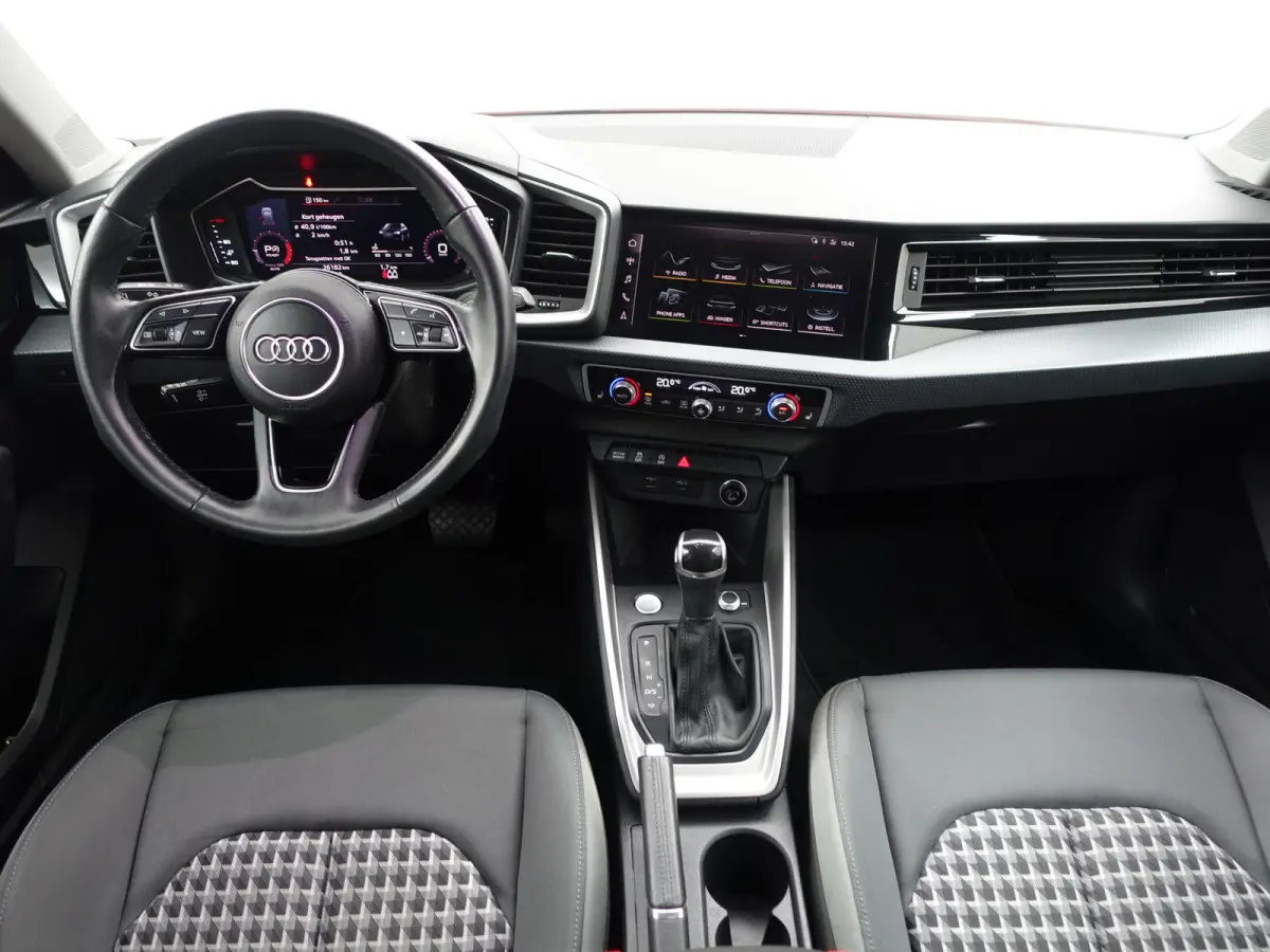 Citycarver 30 TFSI S Line Aut- Two Tone, Xenon Led, CarPlay, Virtual Cockpit, Keyless, Stoelverwarming