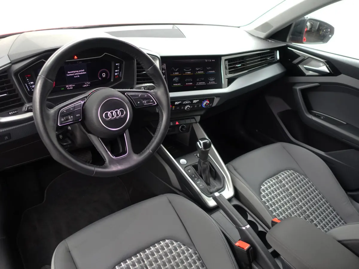 Citycarver 30 TFSI S Line Aut- Two Tone, Xenon Led, CarPlay, Virtual Cockpit, Keyless, Stoelverwarming