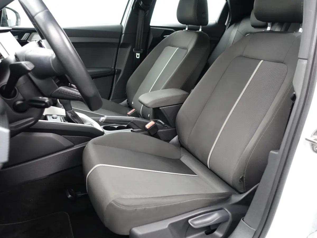 30 TFSI Pro Line Aut- Two Tone, Virtual Cockpit, Keyless, Lane Assist, Cruise