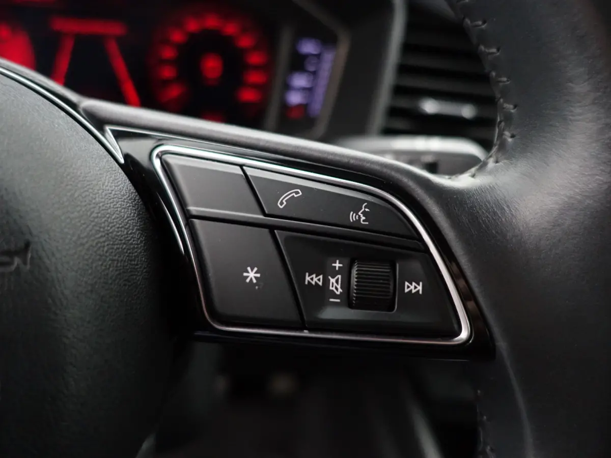 30 TFSI Pro Line Aut- Two Tone, Virtual Cockpit, Keyless, Lane Assist, Cruise